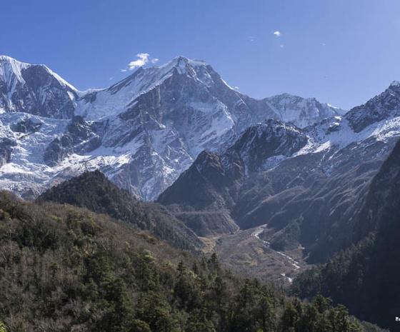 Trek from Dharamsala to Bimthang (3720m/12, 201ft) via Larkya la (5160m/16, 924ft) approx. 19kms: 8 - 9 hours (B, L, D) 