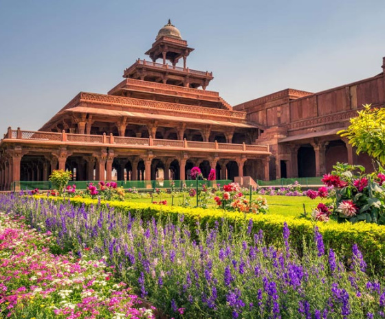 Drive to Agra via Fatehpur Sikri