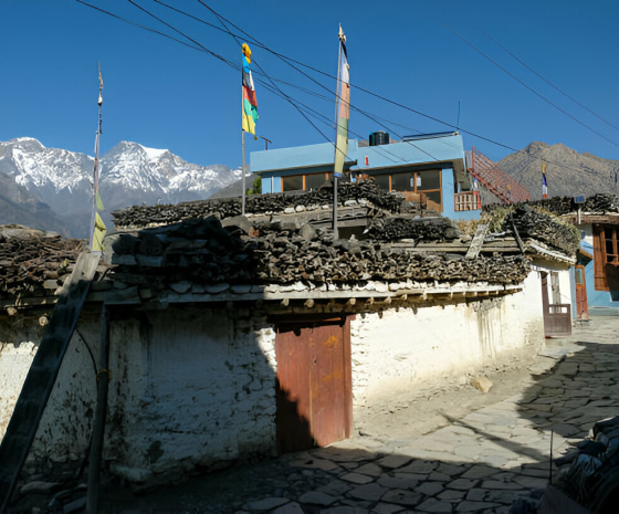 Acclimatization at Manang