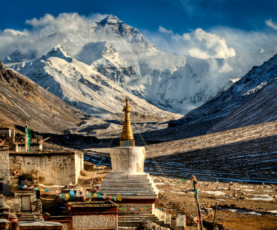 Make it to Everest Base Camp (5200m) (around 350km, 7-8hrs)