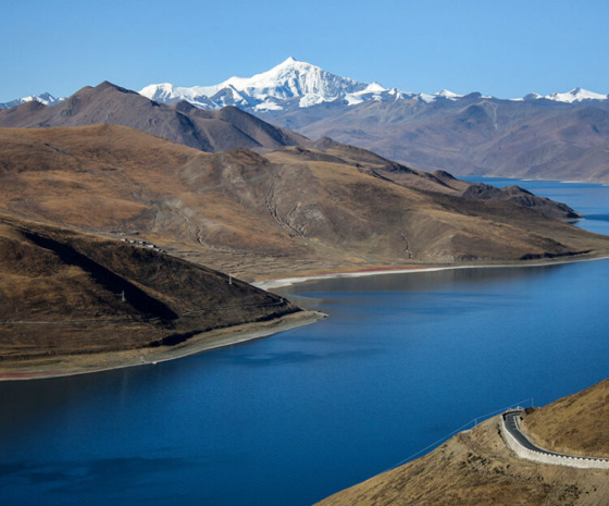 Journey to Shigatse via Holy Yamdrok Lake and Gyantse County (360m, 7-8hrs)