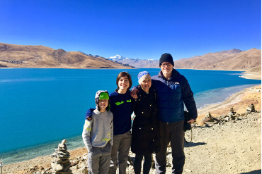 Yamdrok lake: Tibet family vacation 